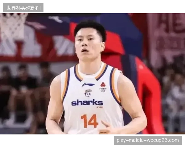 上海队前锋李弘权以其高效的三分投射入选最佳一阵，成为球队夺冠重要拼图。
